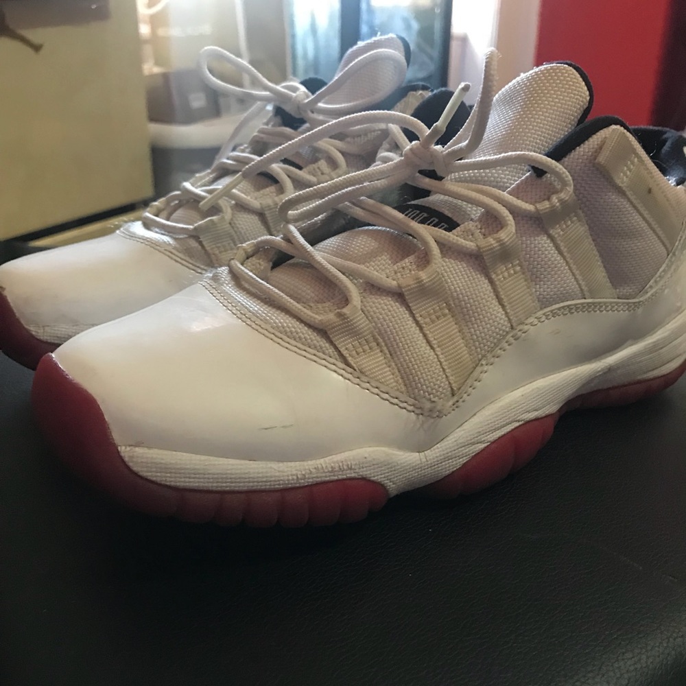 Low Top Cherry 11s